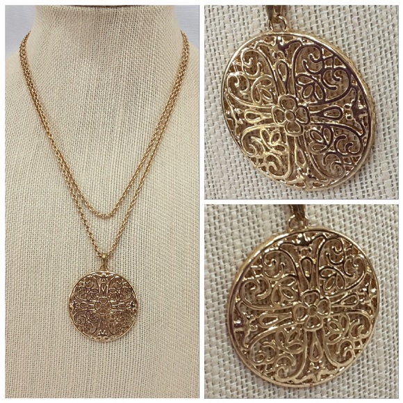 Goldtone Oversized Pendent On Rope Style Chain - Picture 5 of 8